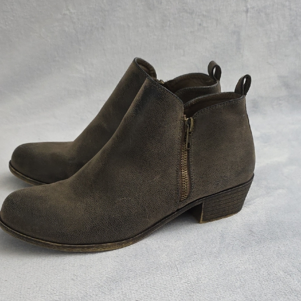 Hot Tomato Brown Ankle Booties Womens Size 8 Side Zip Low Heel Distressed Look - Picture 3 of 9